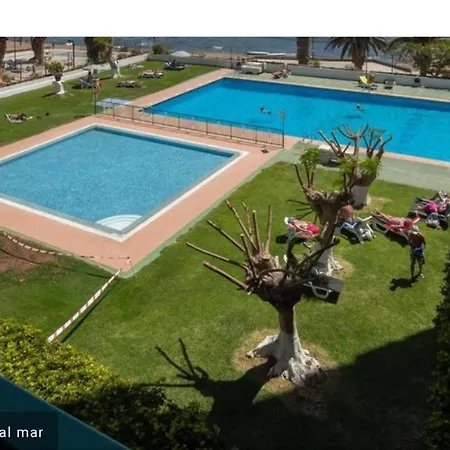 Comodoro Magnífico En La Playa